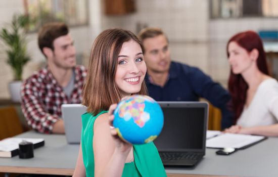 Estratégias e Plataformas para Escolher uma Boa Escola de Inglês