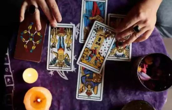 Desbravando os Caminhos do Destino com o "Tarot Oracle"