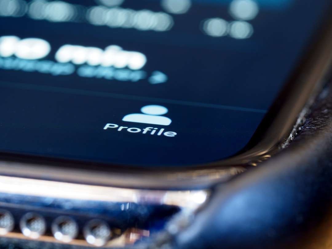 black and silver digital device — Foto por Brett Jordan na Unsplash