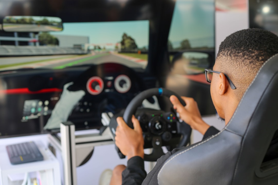 a man playing a video game on a computer — Foto por Angelo Moleele na Unsplash