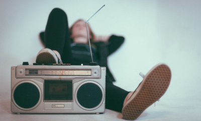 Guia Completo: Como Ouvir Sucessos dos Anos 80 e 90 no Celular
