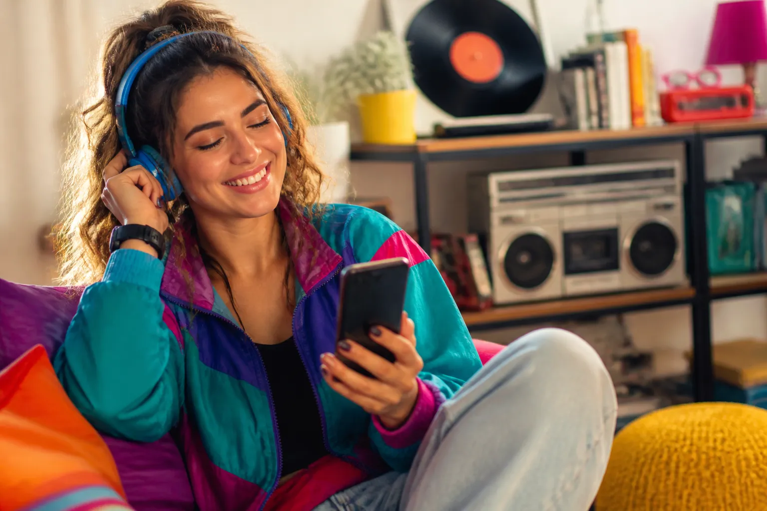 Guia Completo: Como Ouvir Sucessos dos Anos 80 e 90 no Celular